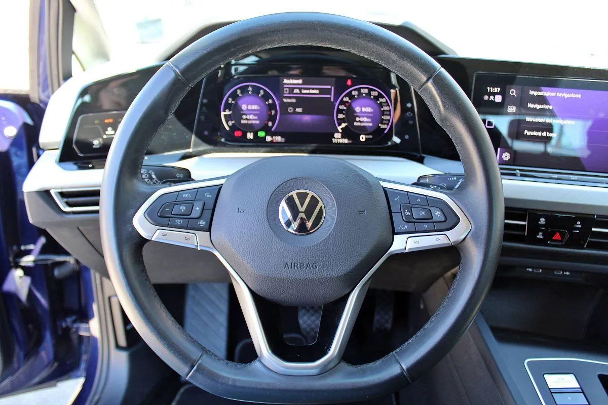 VOLKSWAGEN - Golf VIII 1.0 etsi evo Life 110cv dsg