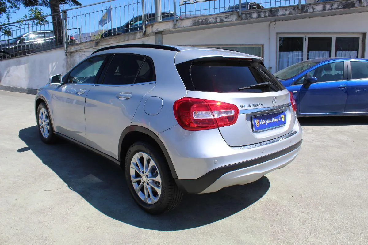 MERCEDES - Classe GLA - GLA 180 d Premium