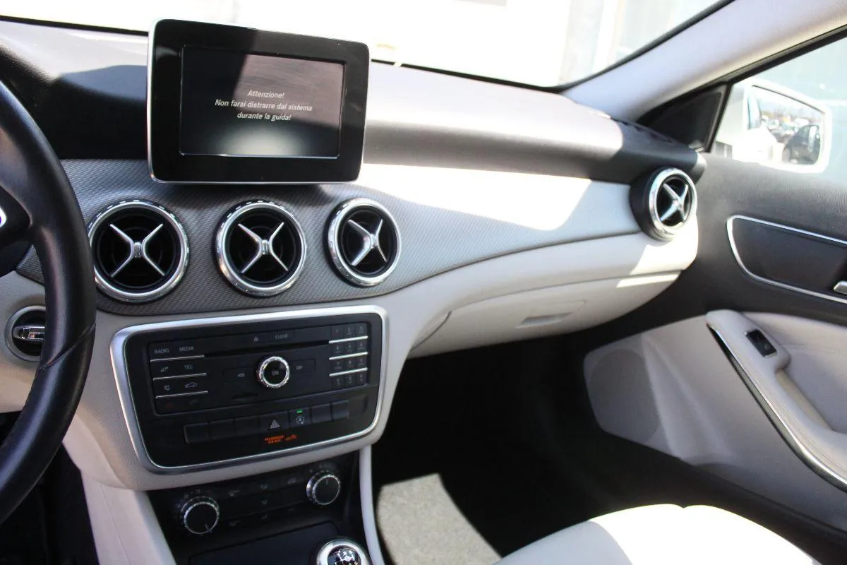MERCEDES - Classe GLA - GLA 180 d Premium