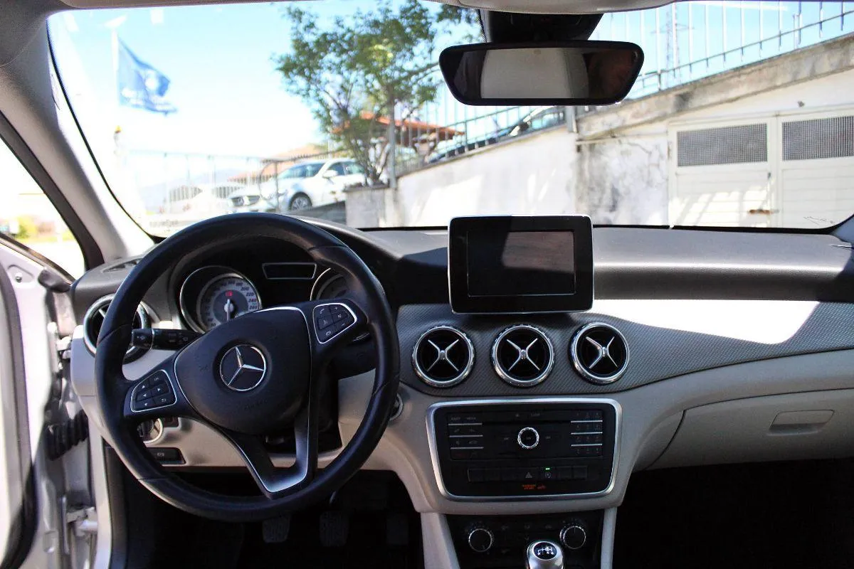 MERCEDES - Classe GLA - GLA 180 d Premium