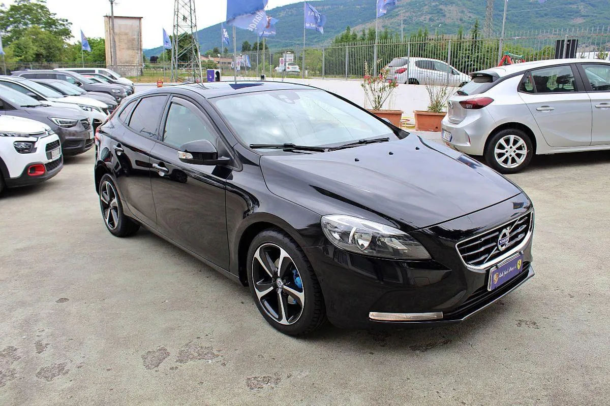 VOLVO - V40 -  D2 R-design Kinetic