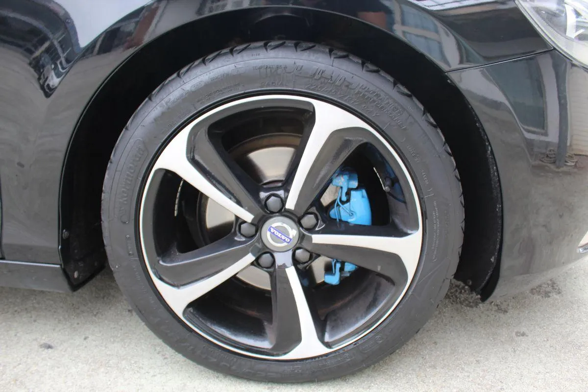 VOLVO - V40 -  D2 R-design Kinetic