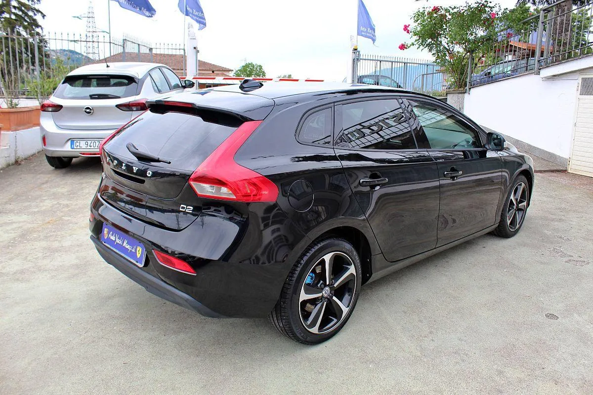 VOLVO - V40 -  D2 R-design Kinetic