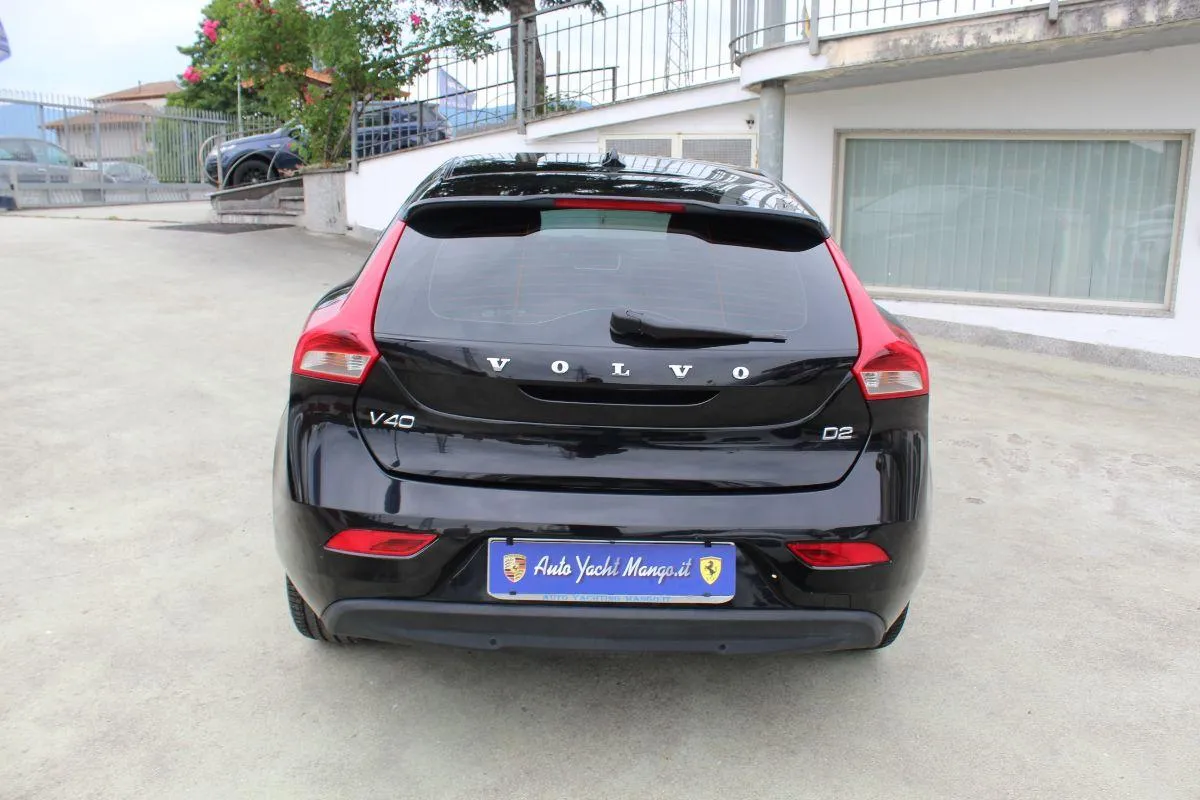 VOLVO - V40 -  D2 R-design Kinetic