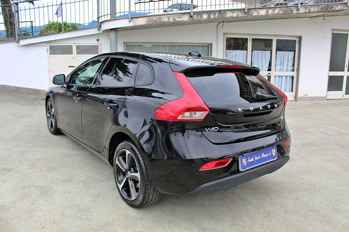 VOLVO - V40 -  D2 R-design Kinetic