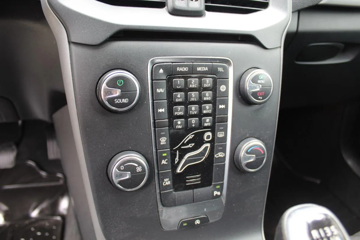 VOLVO - V40 -  D2 R-design Kinetic