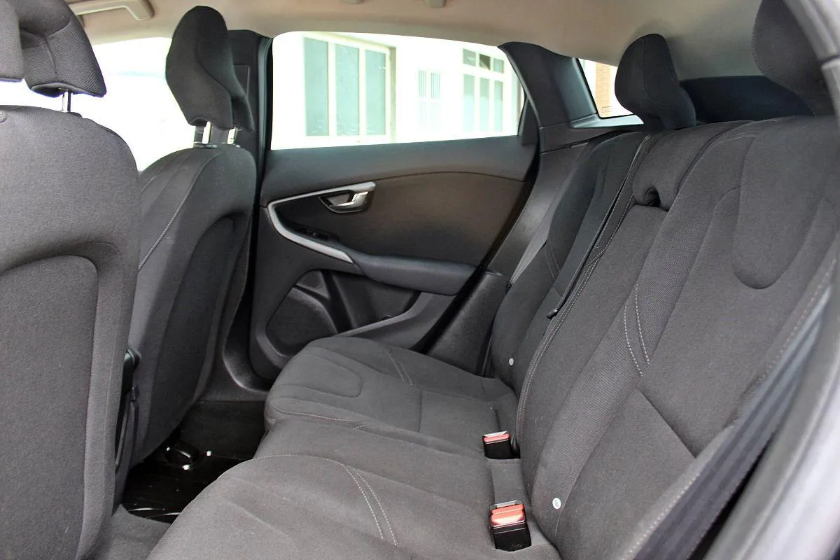 VOLVO - V40 -  D2 R-design Kinetic