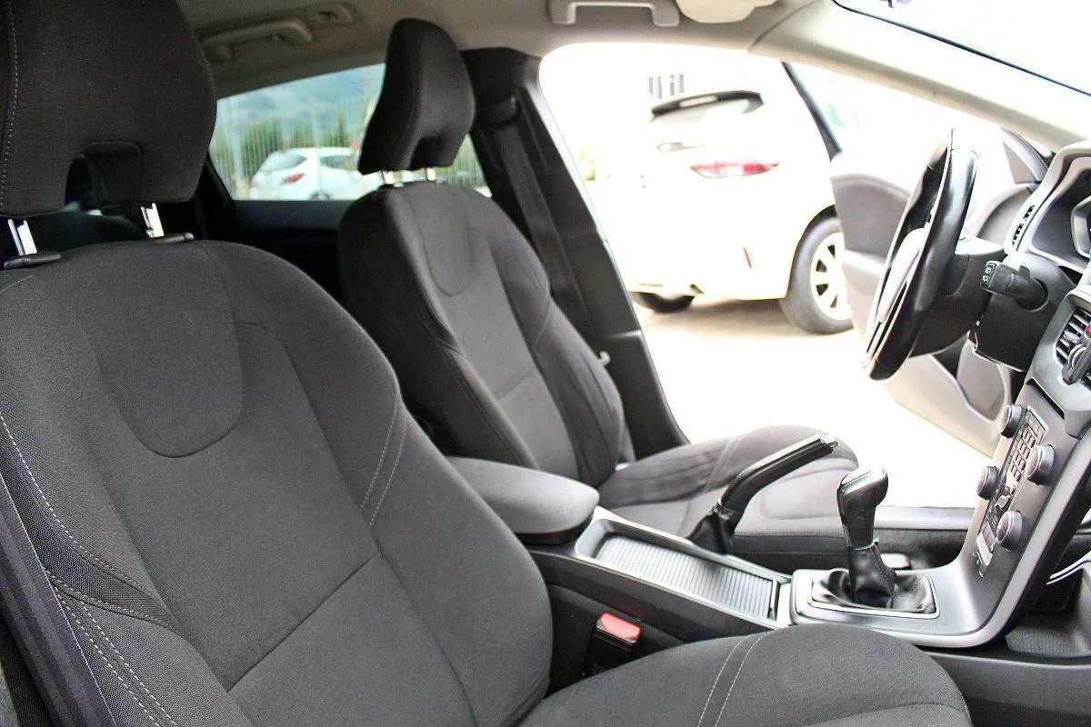 VOLVO - V40 -  D2 R-design Kinetic