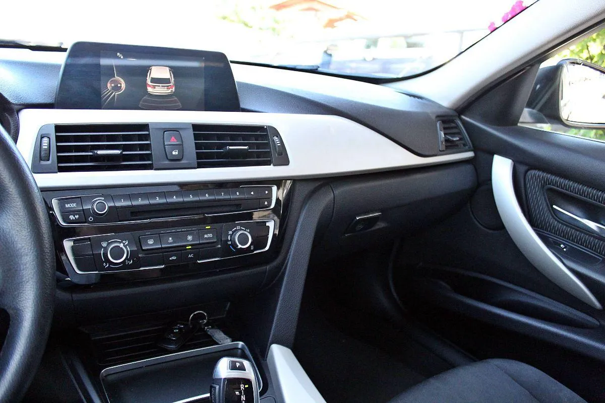 BMW - Serie 3 Touring - 320d xDrive Touring Business Advantage