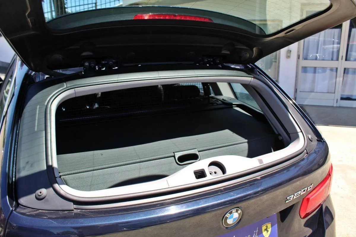 BMW - Serie 3 Touring - 320d xDrive Touring Business Advantage