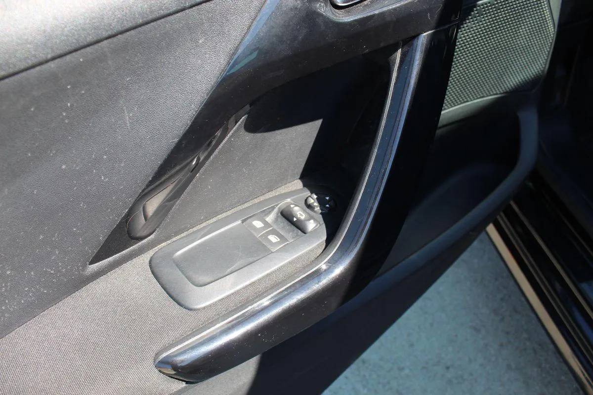 PEUGEOT - 208 - PureTech 82 3p. GPL Access