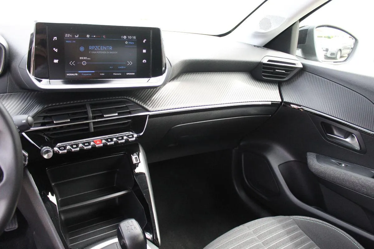 PEUGEOT - 208 1.2 puretech Style