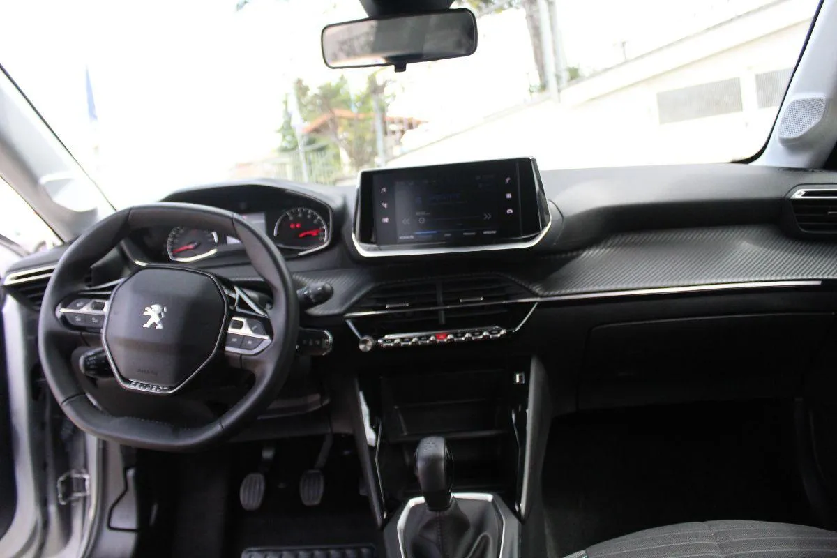 PEUGEOT - 208 1.2 puretech Style