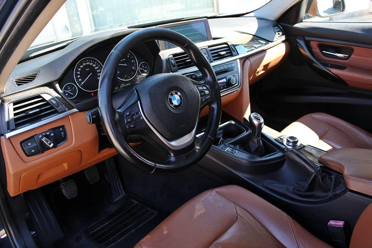 BMW - Serie 3 - 320d Futura
