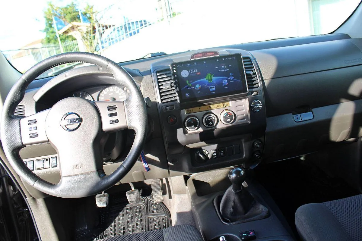 NISSAN - Navara