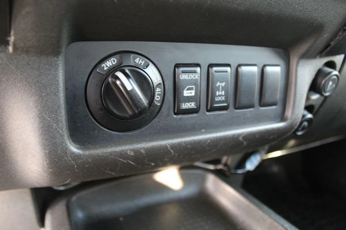 NISSAN - Navara