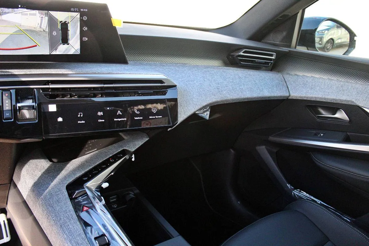 PEUGEOT - 3008 - Hybrid 136 e-DCS6 GT