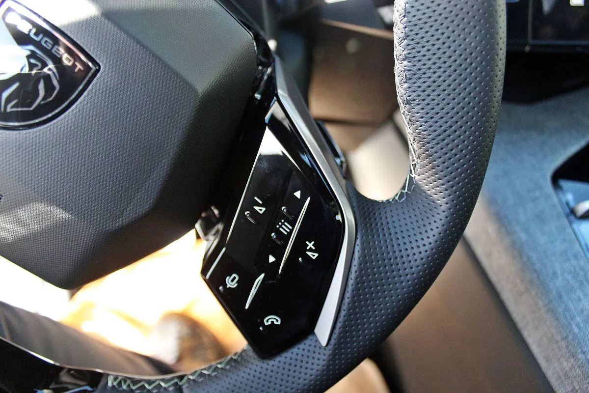 PEUGEOT - 3008 - Hybrid 136 e-DCS6 GT