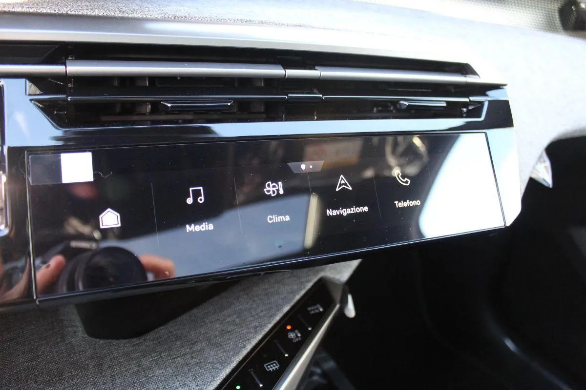 PEUGEOT - 3008 - Hybrid 136 e-DCS6 GT