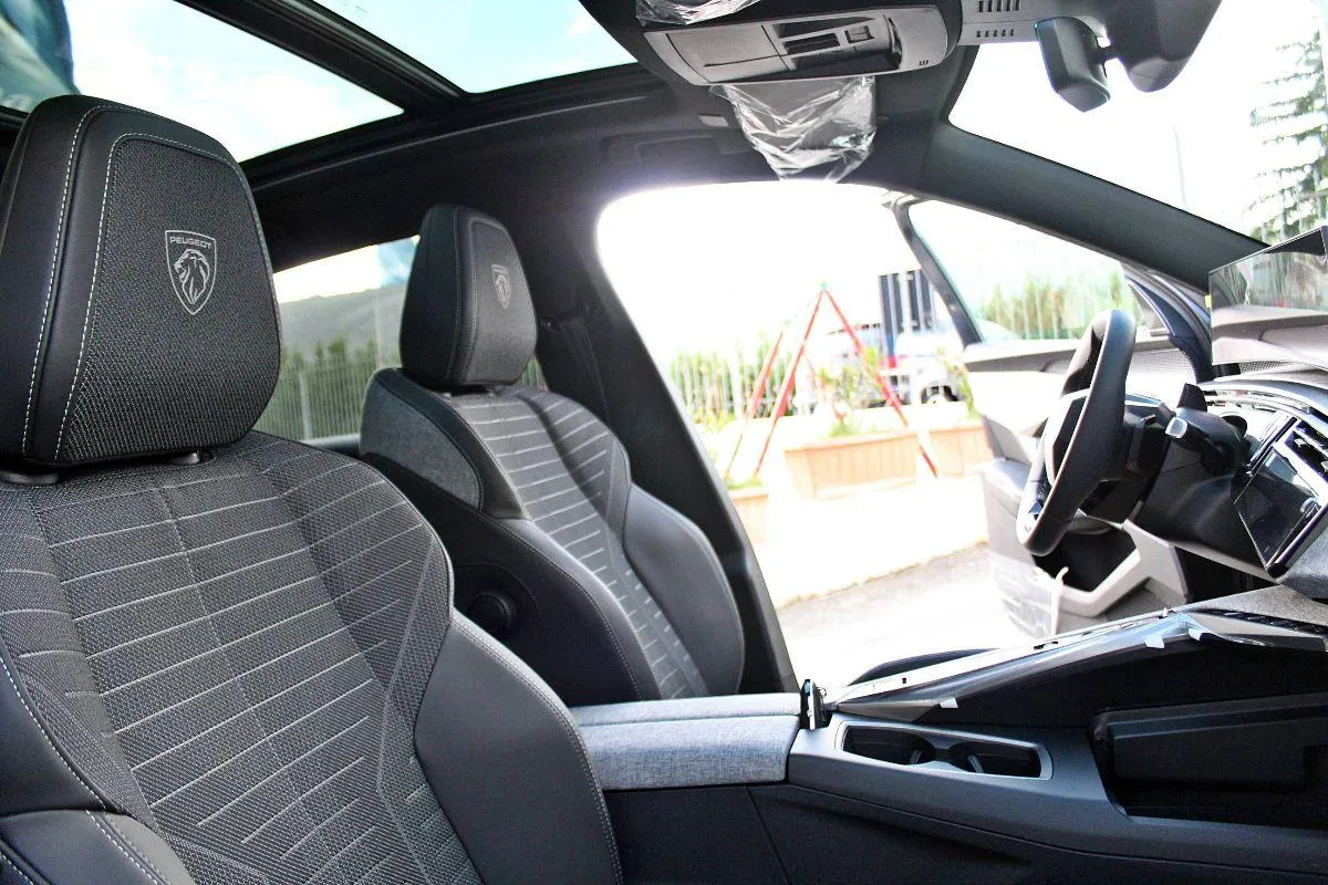 PEUGEOT - 3008 - Hybrid 136 e-DCS6 GT