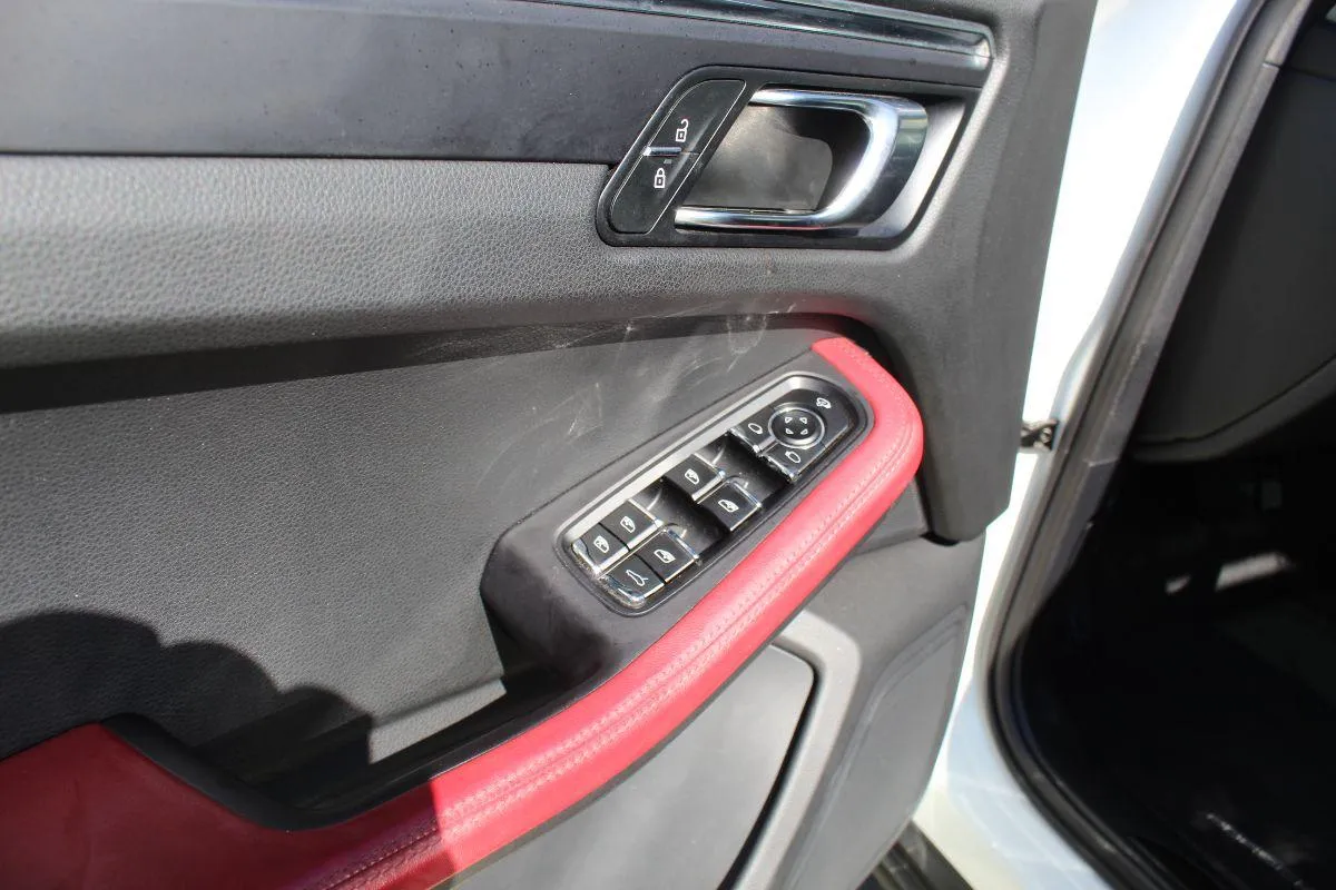 PORSCHE - Macan - 2.0 T 265cv pdk