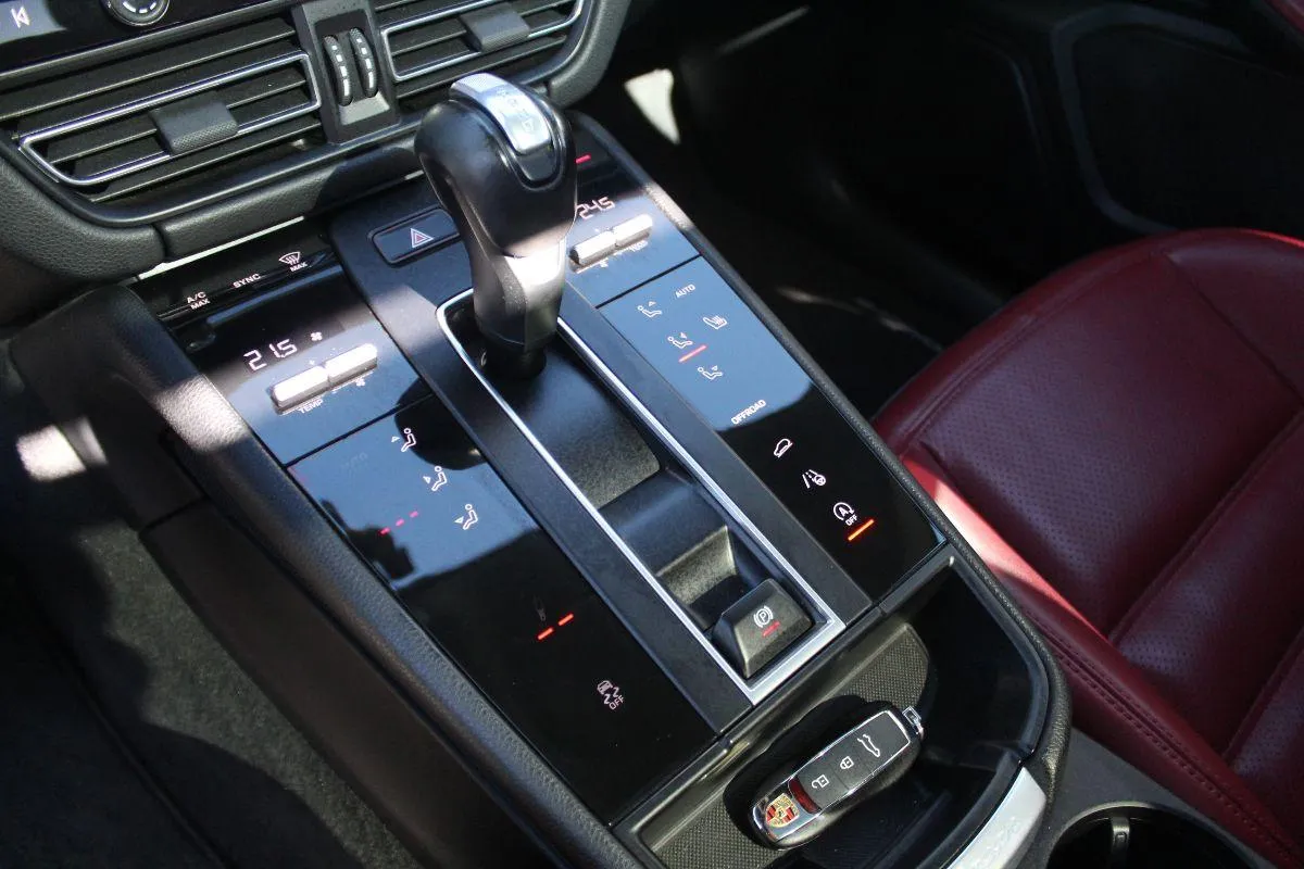 PORSCHE - Macan - 2.0 T 265cv pdk