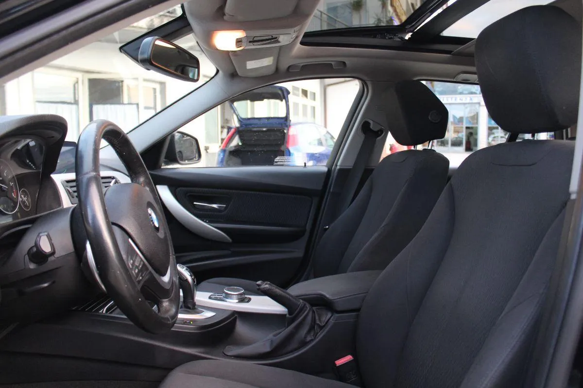 BMW - Serie 3 Touring - 320d Touring Business Advantage aut.