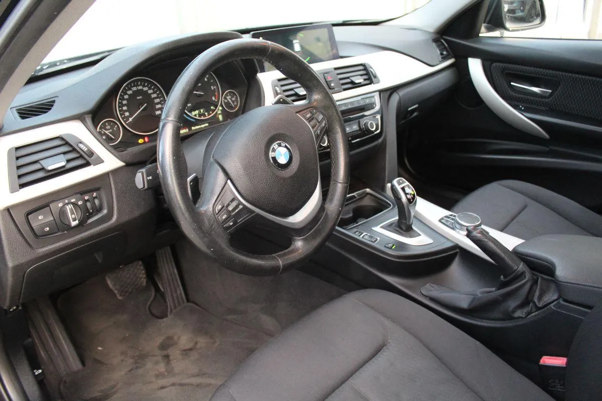 BMW - Serie 3 Touring - 320d Touring Business Advantage aut.