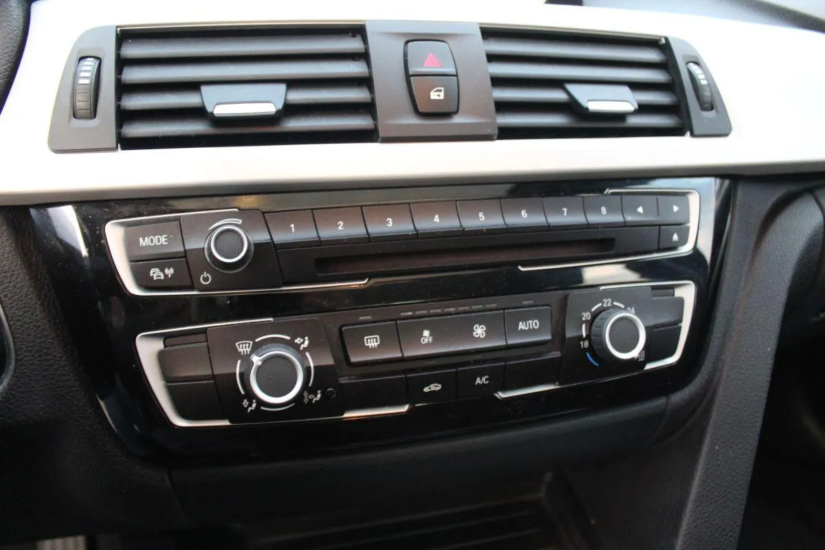 BMW - Serie 3 Touring - 320d Touring Business Advantage aut.