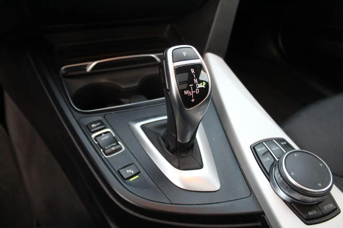 BMW - Serie 3 Touring - 320d Touring Business Advantage aut.
