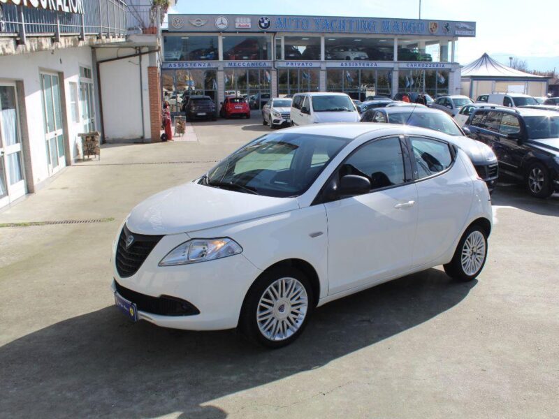 LANCIA Ypsilon — Foto 1 von 21