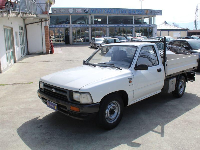 TOYOTA Hilux 2.5 extra cab — Foto 1 di 18