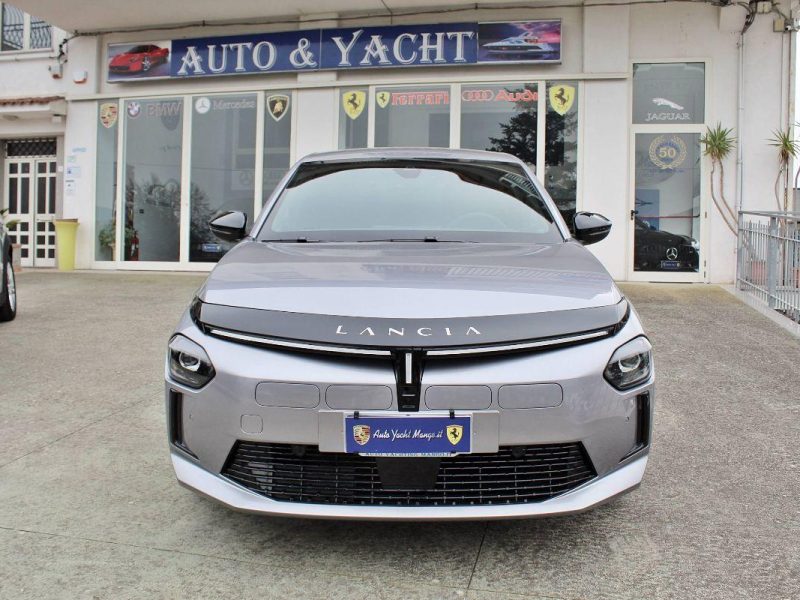 LANCIA Ypsilon — Photo 1 of 23