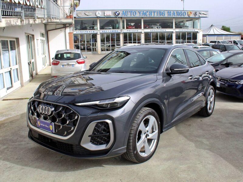 AUDI Q5 Sportback — Foto 1 di 31