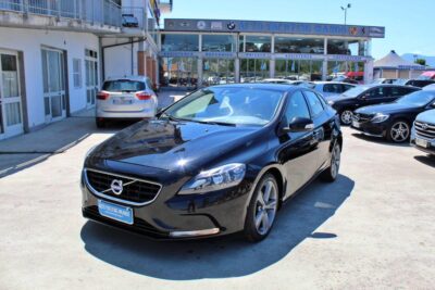VOLVO – V40 – D2 R-design Kinetic - Anno 2016