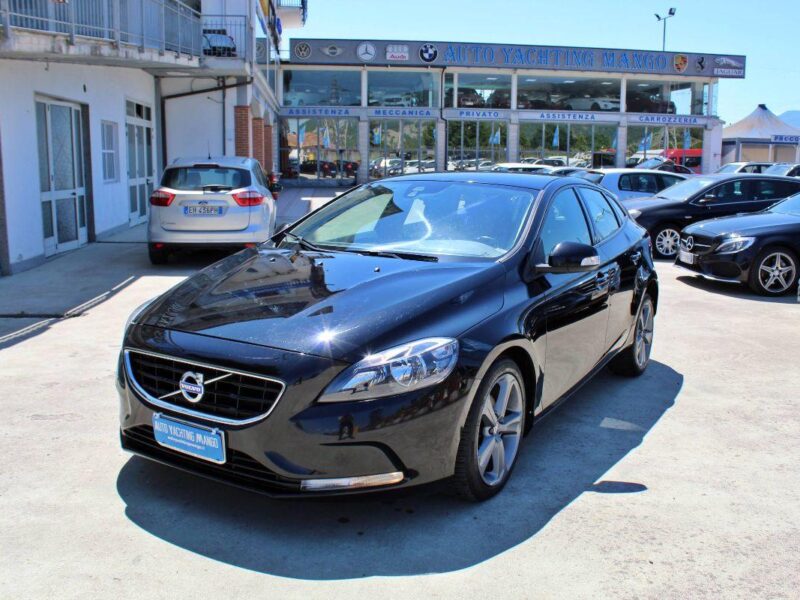 VOLVO V40 — Foto 1 di 27
